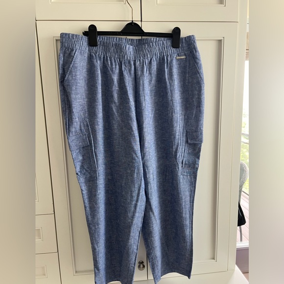 NWOT Jones New York Signature capri pants. Stretch waist. Easy wear.Comfortable. - Picture 2 of 12